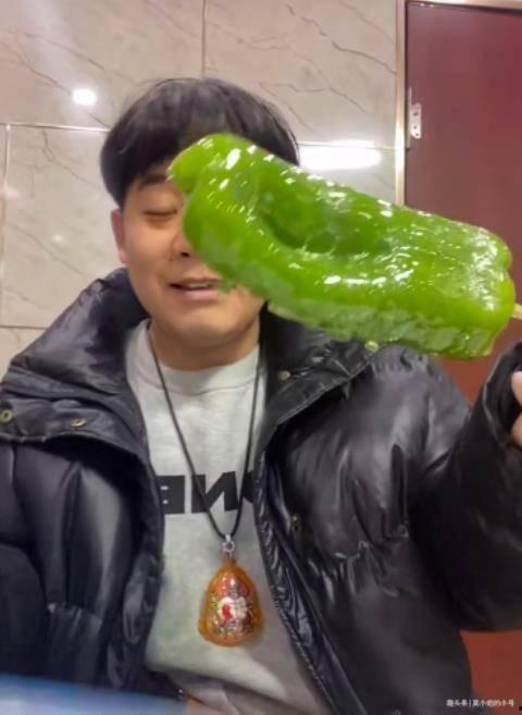 网红陈佩奇吃瓜视频,揭秘网红幕后生活  第2张